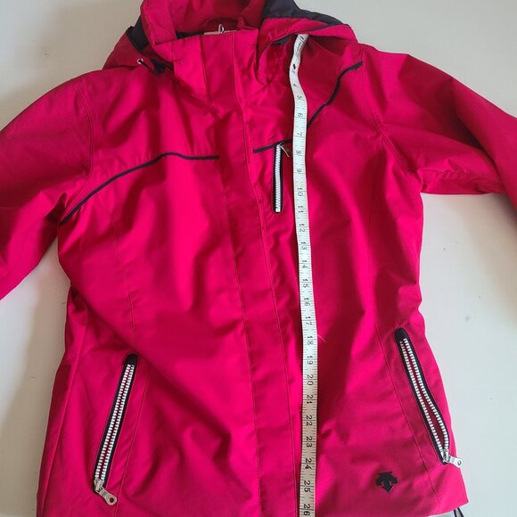 Descente bright pink ski jacket. - Picture 9 of 9